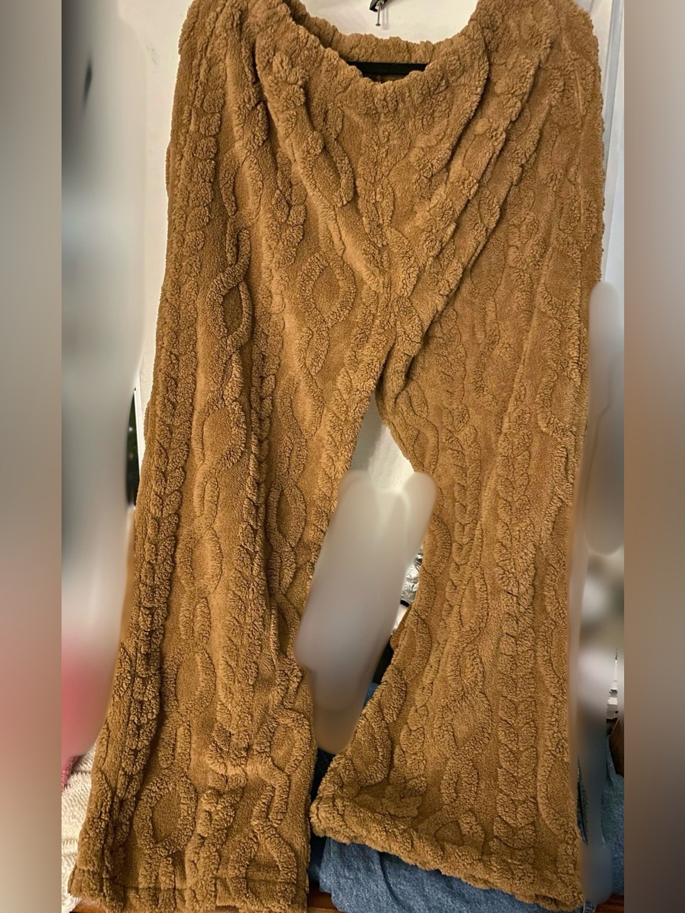 Cozy Cable-Knit Plush Scarf - Brown
